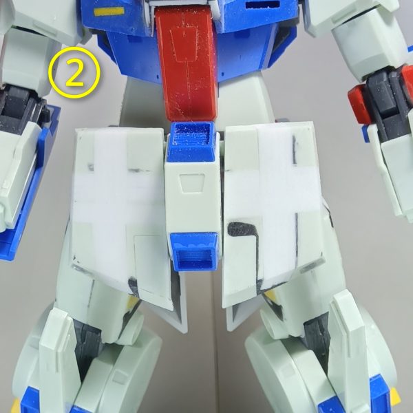 フロントスカートアーマーはもっと大きい方が陸戦型のイメージなのかもしれませんが………せっかくムチムチさせた太ももを見せたいと思うのでこれくらいにしておきました縦方向に７ミリ伸ばし、横方向に５ミリ幅増ししたのが①の写真ですどこか野球のベースに見えてしょうがないので、ちょっと形を整えてたのが②の写真になります （3枚目）