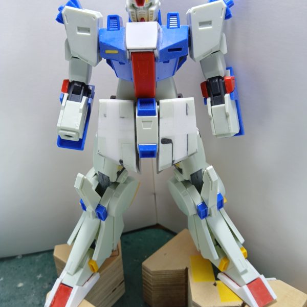 つま先を4ミリ幅増ししましたつま先を幅増ししたので足の甲に当たるパーツ（☓印のトコ）も幅増ししたいのですが………先日スジボリ堂さんのＲＰカッターなるモノを購入いたしまして、現在配送待ちなのですが、到着したらすぐ使いたいのでプラ板切り出しの作業を温存してたりするんですよねぇ（笑）ＲＰカッターはいいお値段するので正直購入するまで半年間ほど悩みましたが精度の高いプラ板が切り出せるとのことなので思い切って購入しちゃいました到着が待ち遠しくて仕方ありません（笑）つま先を幅増ししたことによってかなりイメージが変わり　“骨（こつ）”　の理想とするダブルゼータにだいぶん近づいてきました（4枚目）