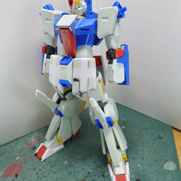 つま先を4ミリ幅増ししましたつま先を幅増ししたので足の甲に当たるパーツ（☓印のトコ）も幅増ししたいのですが………先日スジボリ堂さんのＲＰカッターなるモノを購入いたしまして、現在配送待ちなのですが、到着したらすぐ使いたいのでプラ板切り出しの作業を温存してたりするんですよねぇ（笑）ＲＰカッターはいいお値段するので正直購入するまで半年間ほど悩みましたが精度の高いプラ板が切り出せるとのことなので思い切って購入しちゃいました到着が待ち遠しくて仕方ありません（笑）つま先を幅増ししたことによってかなりイメージが変わり　“骨（こつ）”　の理想とするダブルゼータにだいぶん近づいてきました（2枚目）