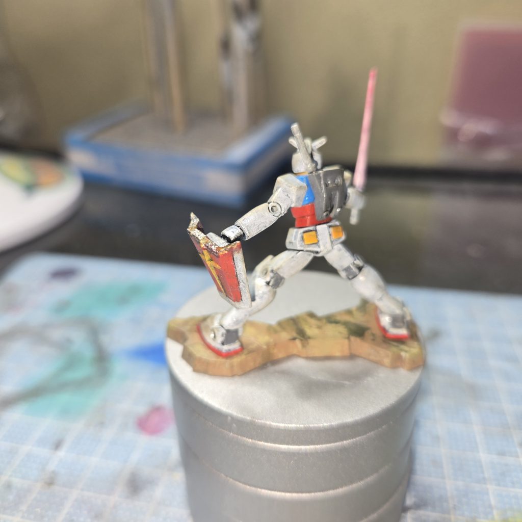 台座も荒野風に塗装してみました(gundam-kao2)
