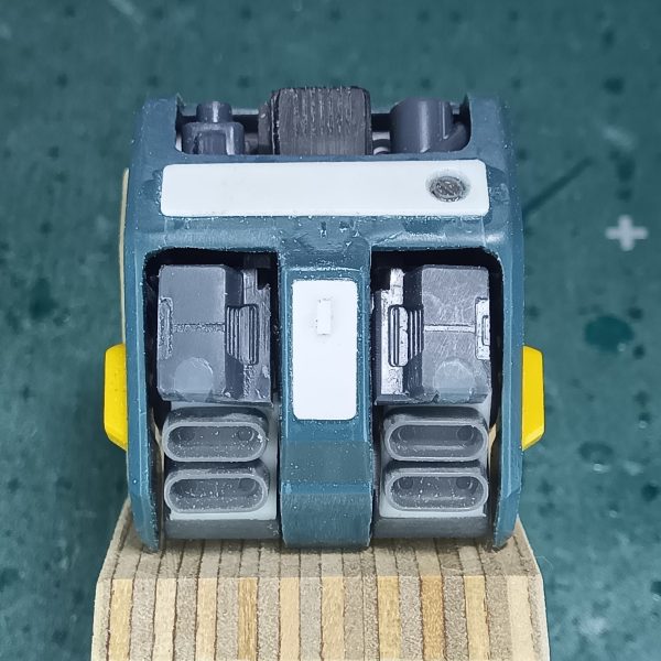 バックパックはＭＧザクⅡのモノですその昔は簡単にガンプラが買えていたのでちょっと手を付けては飽きてすぐジャンクボックスに投入していたのですよねー若かったからからもあるかもしれませんが今思うともったいないことしてましたねぇ😅なので供養の意味も込めて今回使用しますゴチャゴチャしてる感じが好きなのでいろんなジャンクパーツをゴチャっとさせてます（2枚目）