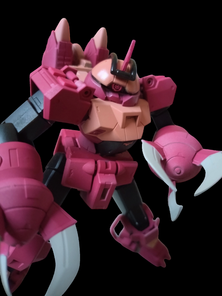 Sとついているが、セカンドの略でファーストタイプも存在している。ファーストタイプはモノアイ部分がパネルで機体色も青色が使用されていた。