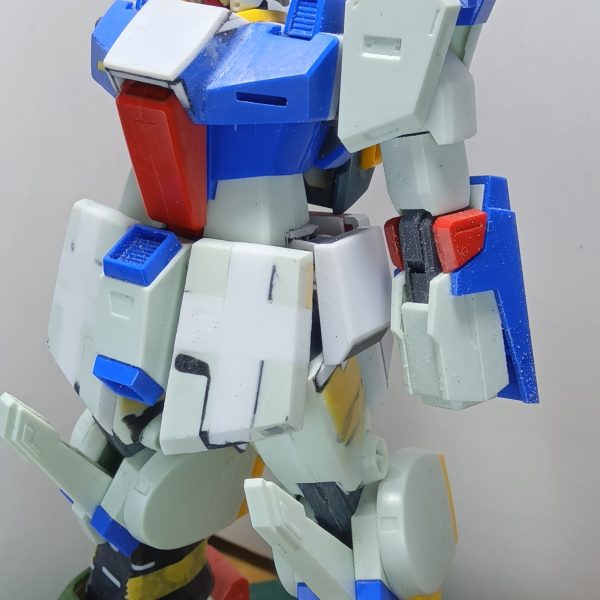 まだ左側だけですがスカートサイドアーマーをジムクゥエル（プラ板で囲っちゃってほとんど見えませんが………）のモノに入れ替えちゃいました股関節をリバイブグフのモノにしたことでダブルゼータのサイドアーマーを固定する方法がなくなったことと、自分好みの形ではなかったので交換しました（3枚目）