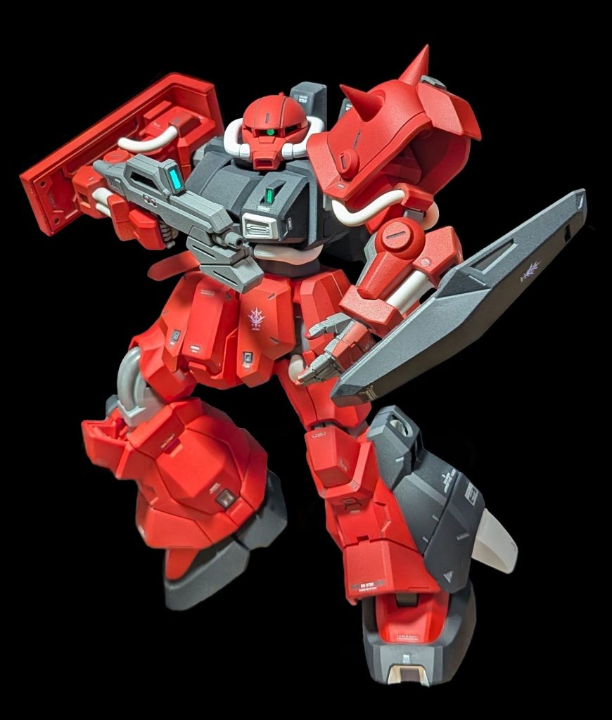 以下ポージング集盾はHG ハイザックから拝借、開口部は全て埋めていますまた、各種センサーはブラックライトで光るようにしています