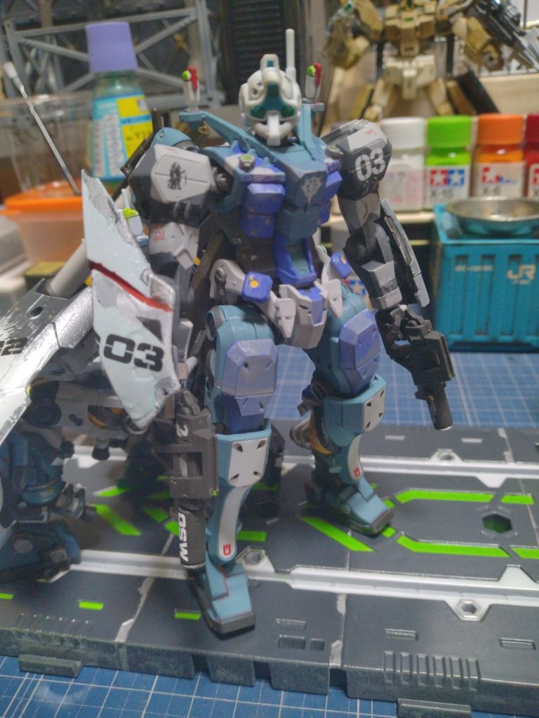 素体がスガイ機のため全塗装シールドはギャギャのをぶんどりネオジム磁石を埋込んで着脱可能にしてます。