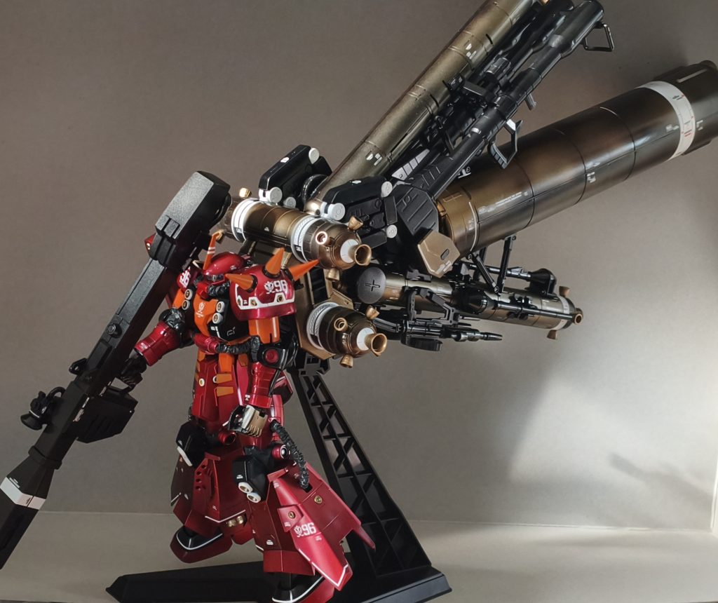 スタンド折れるんじゃないかと思うくらい浮かせるとフラフラしてます！巨大スラスターもいい感じに金属感で出たかと思います😊