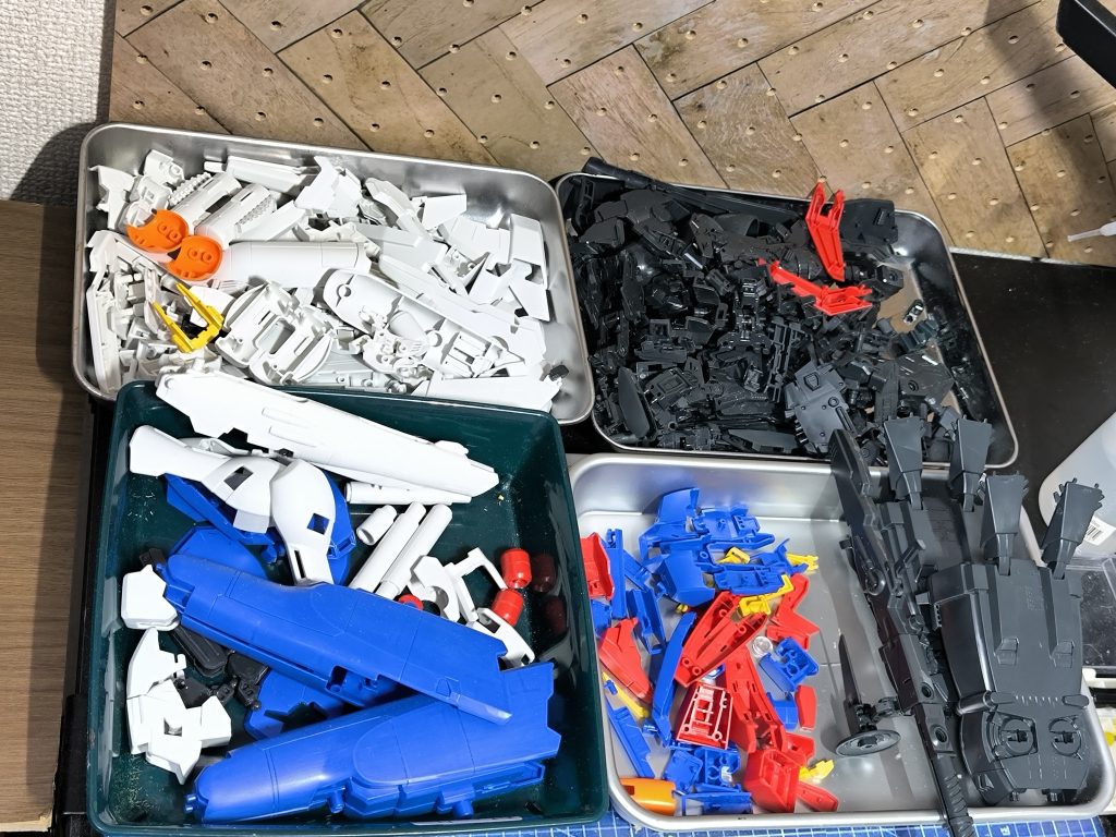 まあとんでもないパーツのボリュームでした。