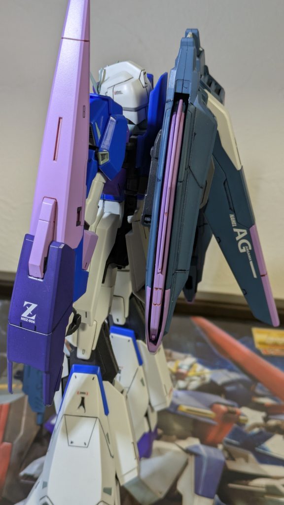 シールド、ウィング等は綺麗な色分けが出来たと満足してます。スタビライザーの所属艦マークも、キット付属のアーガマのデカールに他のキットのデカールを足して、ネェル・アーガマになってます。