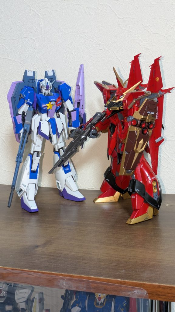 過去作のRE/100のバウと一緒に記念撮影