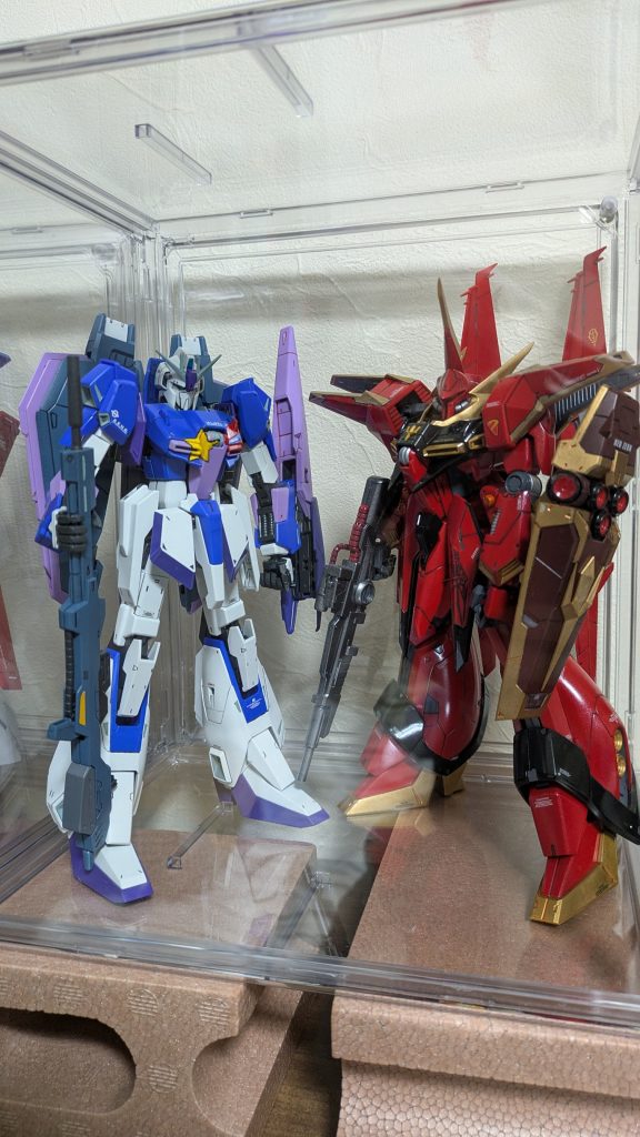 同じケースに収めてもらって、グレミーは喜んでいることでしょう。