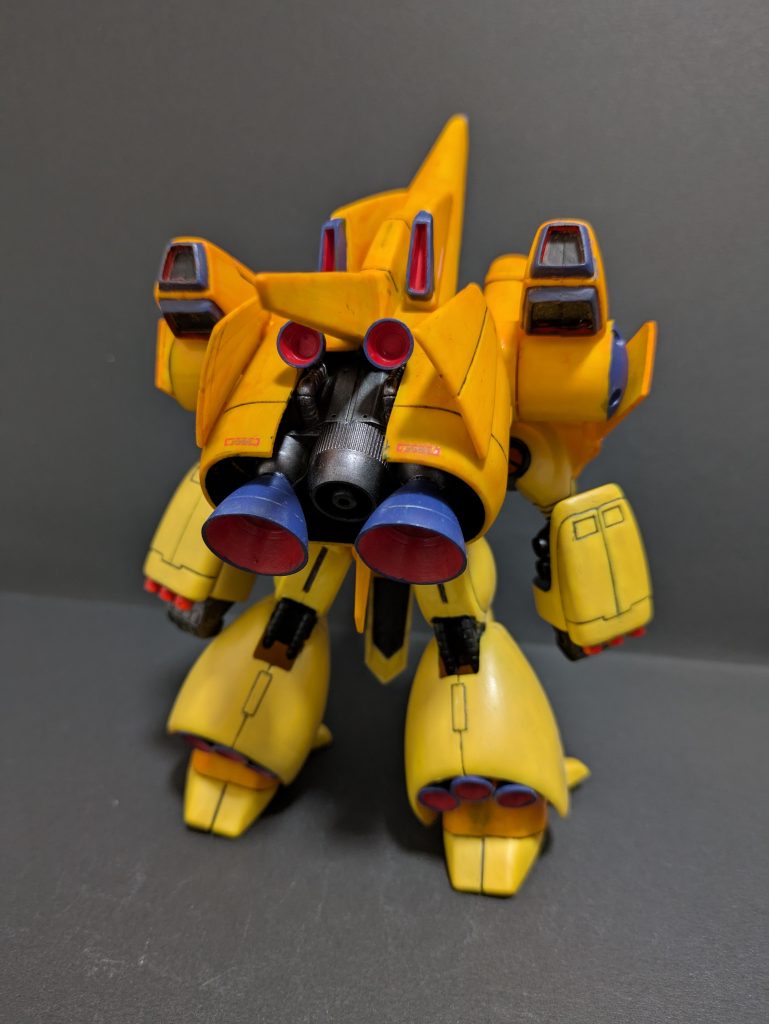 旧キットズザ（ジャンク）が手に入ったので改修し筆塗り全塗装で仕上げました成形色は2色の黄色でHGと違いシールド、ライフルは付きませんプロポーションなどはいいように感じますが元々特殊なデザインなのでw塗装したら結構カッコ良く仕上がりました✨&nbsp;気の向くままに購入or積みからチョイスし作成しているのであれですが、2025年の締めプラが旧キットのズサになるとは思いもしなかったですw今年も明日で終わりますね〜皆様、良いお年をお迎えください🙇