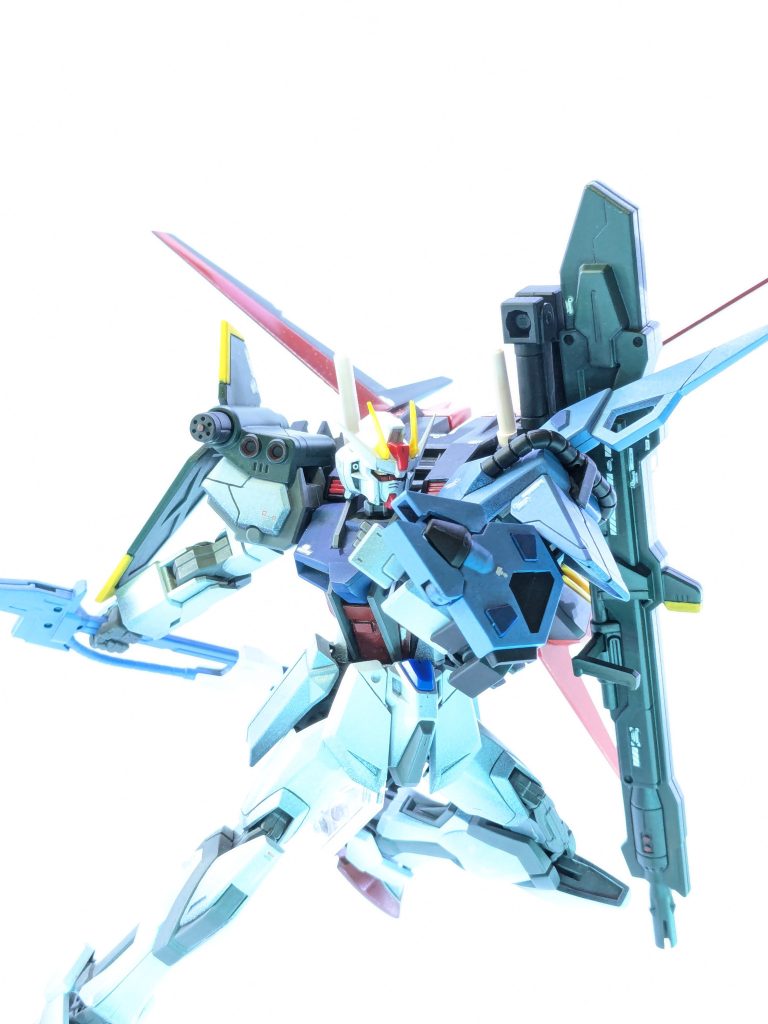 ソードから。HGのマルチプルアサルトストライカーをHGCEのエールストライカーとのミキシングで再現しています。