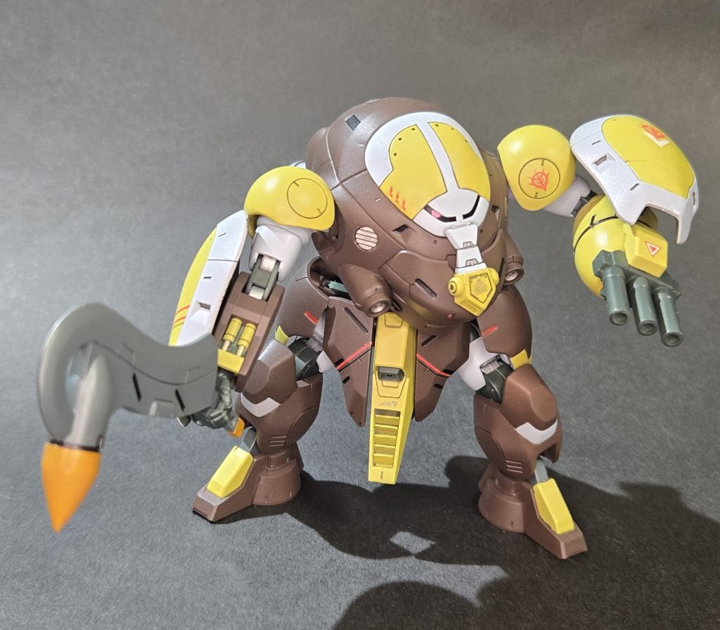 おまけ　(※以下設定です)エレファンロディ/エレファンロディ改モンキークラブロディの派生機で、脚部に鹵獲した地上配備型グレイズのホバーユニットと頭部から伸びるバラスト装置や股関節部にウォータージェットを備えているなど､水陸両用型として改造された機体。名前の由来は、バラスト装置取り込み口がゾウの鼻に似ているためである。武装に､クローと左腕部に弾数は少ないが貫通力の高い弾を撃てる3連装グレネードランチャー、胸部バスターアンカー2門などロディフレームと水中型の分厚い装甲を活かし間合いを詰めるインファイトを得意とする。改は､クロー破損後に通常のマニピュレーターと両腕にシールドを換装した仕様で、持ち手武器を使用可能になり100mm重機関銃とハンマー部にレアメタル金属を使用し形状を変えたスパイクチョッパーが追加されている。 ↓制作工程です