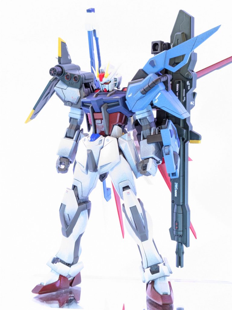 前から。パーフェクトにすると印象が変わりますね(gandam-hand2)元のストライクガンダムとソード/ランチャーストライクは↓からhttps://gumpla.jp/eg/2426329https://gumpla.jp/eg/25147224