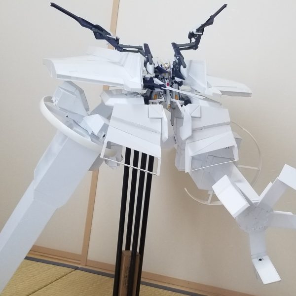 まず完成しないとしか思えないけど、チマチマチマチマと進んで・・・るかな？何を作ってるかわかるぐらいには形になってる(^^;)（2枚目）