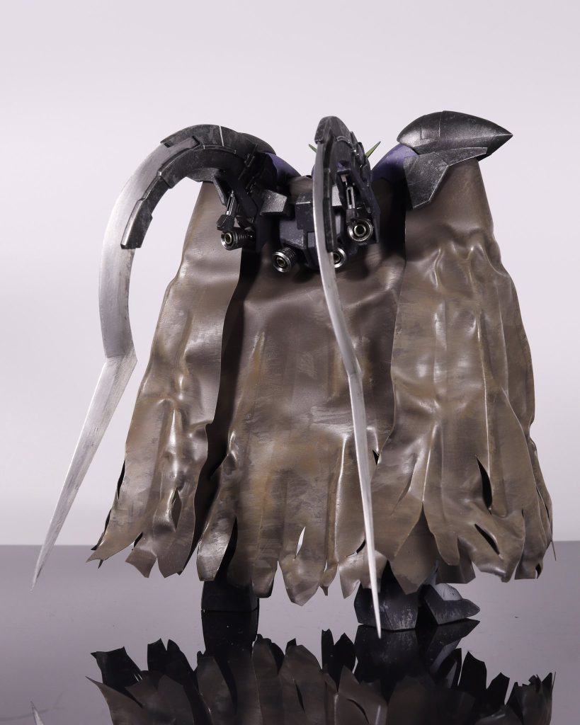 一旦、ドレープ状にしたプラペーパーをドライヤーあてて歪ませました。