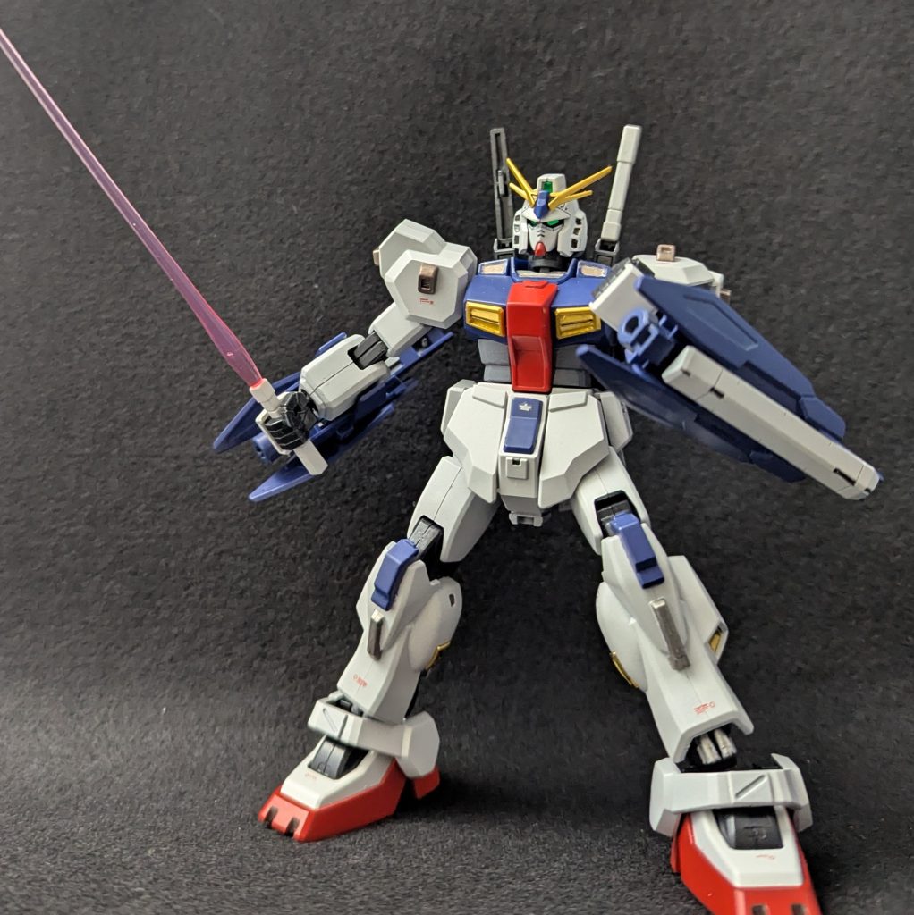 エコプラのマークIIとトリスタン、どちらも作りがかなり古いHGUCなので色んなところで聞いたとおり合わせ目多い、可動も厳しいプラモでしたですが造形はしっかりカッコいいですね顔なんかは新しいマークIIよりこっちのほうが好きかも最初は単にマークIIをトリスタン化するだけのつもりでしたが奇跡的なタイミングでビルドブースターマークIIが発売されたので構想を練り直しました