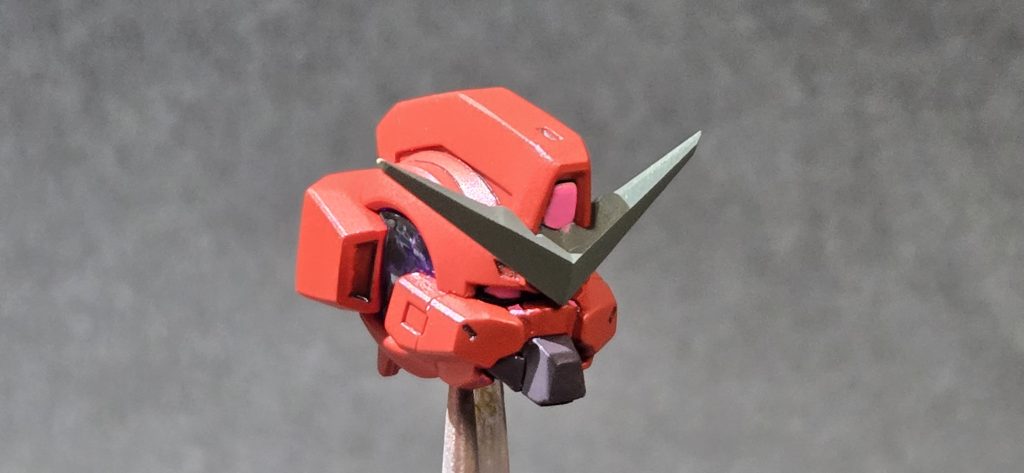 顎は削って角を出して設定画っぽくしてます センサーの色も相まって悪い面してますね~これにて、今年のプラモは一段落 あとは、コミケ2日目行って帰省するだけ!勝った!2025年 完っ!