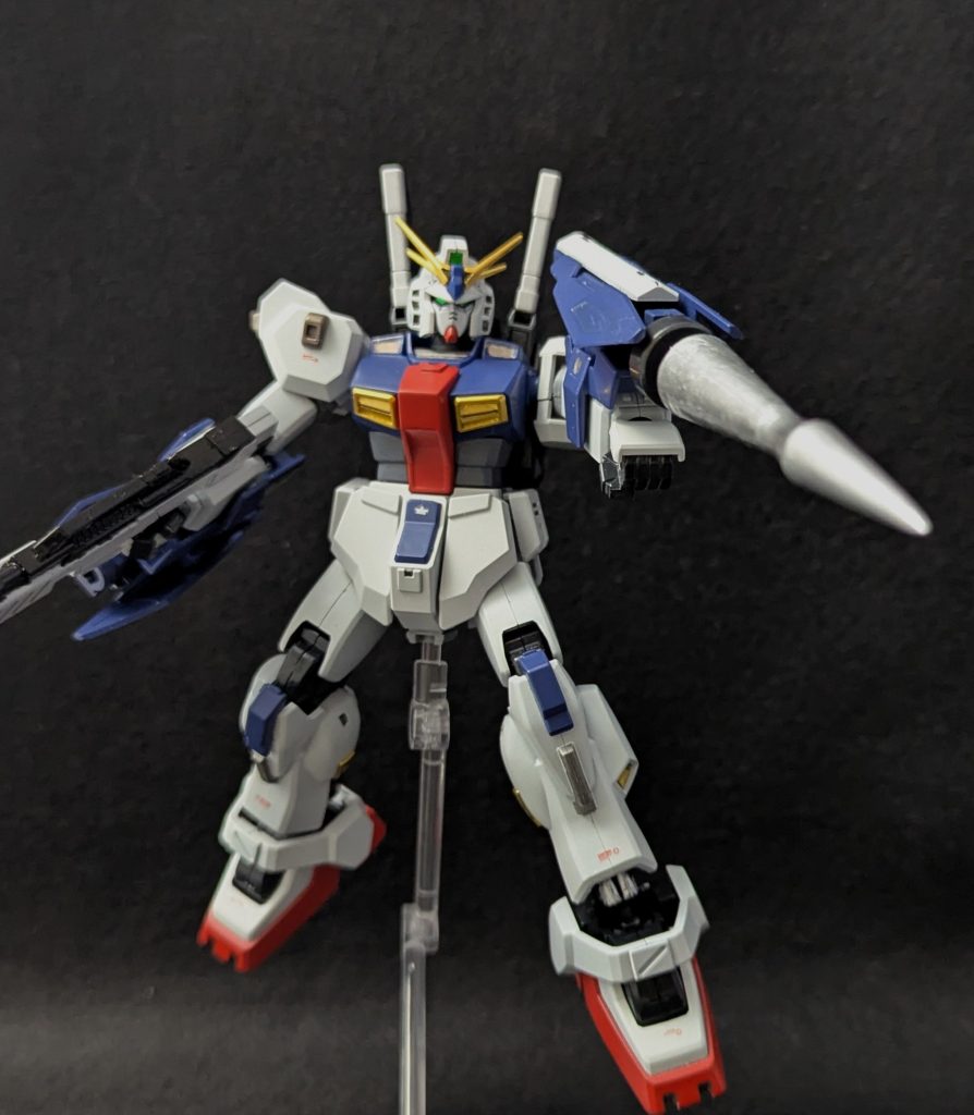 このヒートランサーは後のクロスボーンバンガードのショットランサーの始祖という設定ですこの時点では普通より丈夫なヒート兵器くらいのものなので実戦で使うには非力であったという事になってますF91のCVのショットランサーはなにやら新素材とか使ってるからMSを容易く貫くと設定に書いてましたしかも先端がマトリョーシカみたいになってて何発か飛ばすこともできるらしい…とんでもない物を作ってますねブッホ社さん