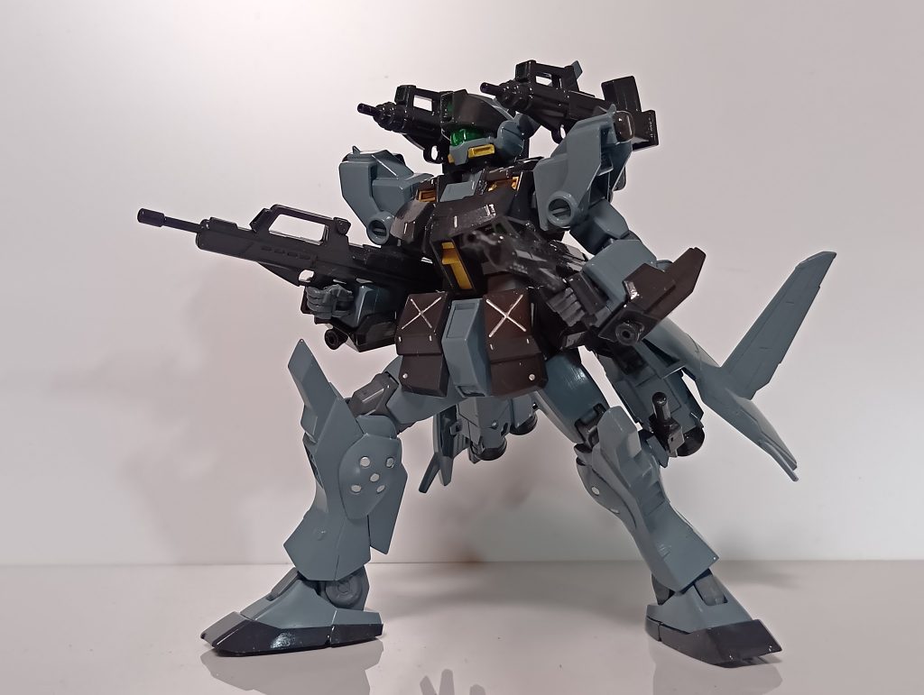 ガンラックの90mmマシンガンを前方に展開した4門同時砲撃。