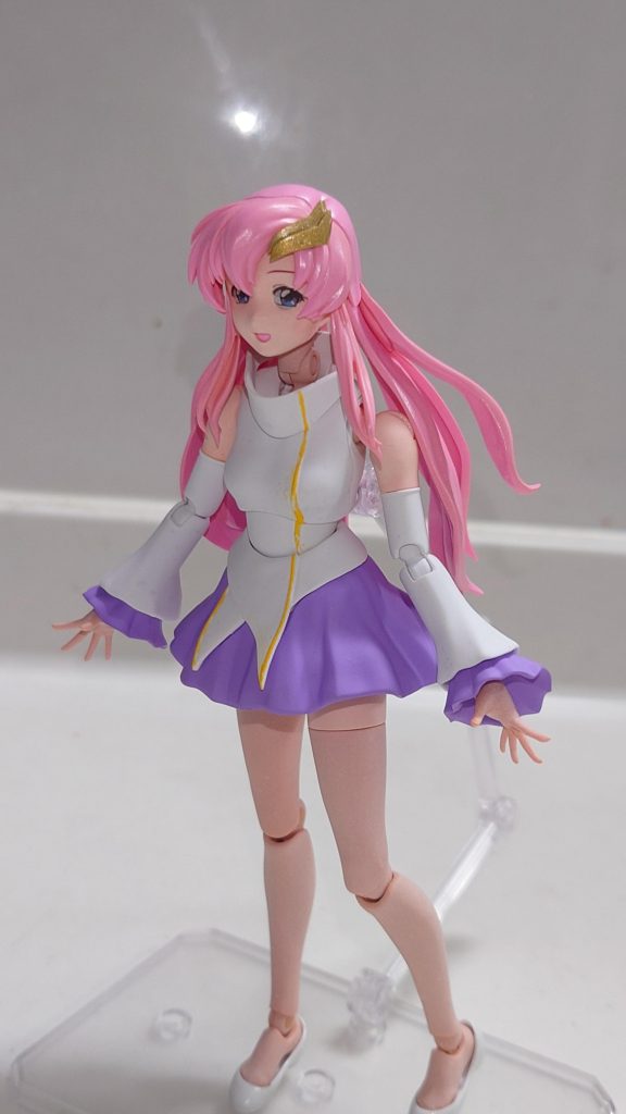 プラモオリジナルのミニスカートバージョン腿で色が違うのはボディパーツのカラーが違うのを使ったためです(gundam-kao5)