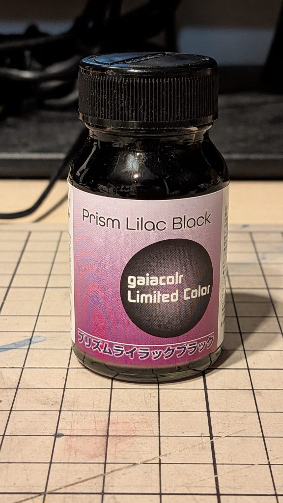 機体のメイン色はこちら。濃淡出てしまうので塗装が難しかった