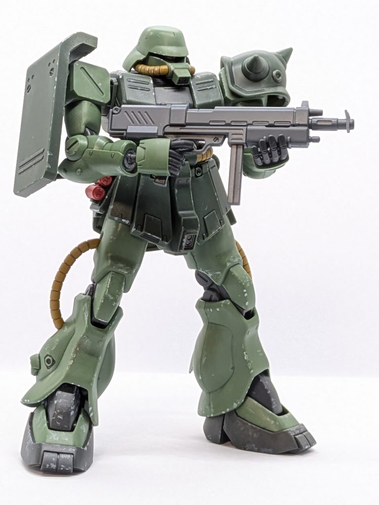 モノアイ可動も目立たない・・・マシンガンはデカ目なのは知ってましたのでリック・ドムから拝借