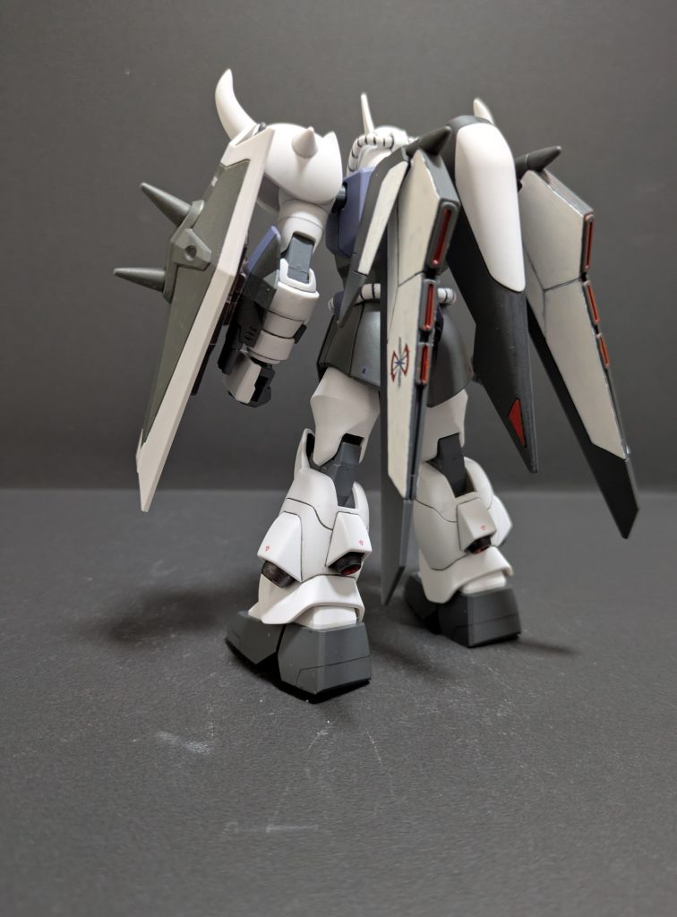グフも好きですがイザークさんの搭乗機ではスラッシュザクファントムのほうがデザイン的に好みでしたがHGで発売されなかった…(知らないだけ?)グフイグナイテッド、私的にカッコよく仕上がったのでわりと満足です