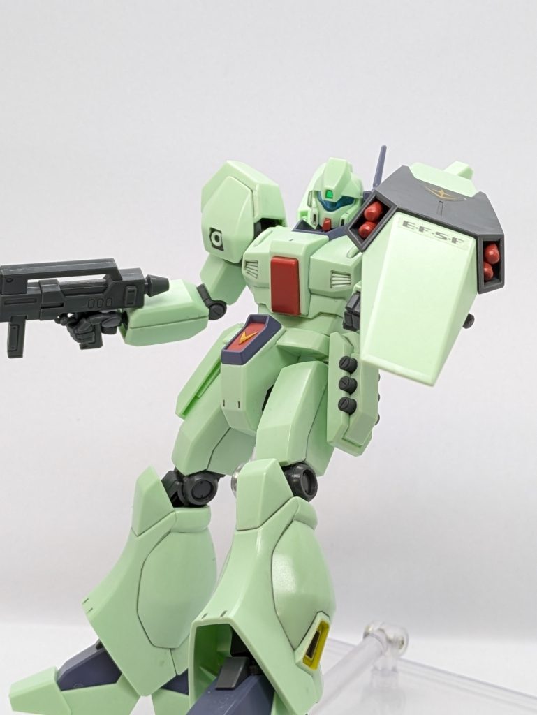 ミサイルで牽制