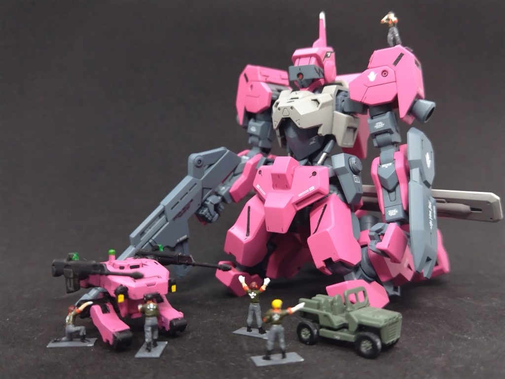 車や人形のような比較対象があると、モビルスーツも臨場感が増します！