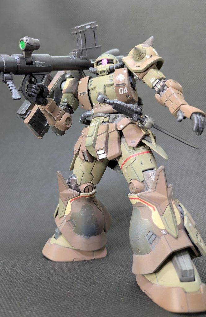 バズーカ構えて✨️聞いてはいたんですが、脚部のデカールは曲者でしたね〜😅マークソフターとマークセッター使いまくりました💦シワは致し方なしですかっ😅