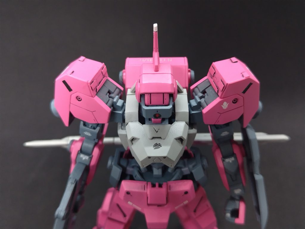 改用の増加スラスターの空洞は気になってたので設定画を参考にプラ板でディティールUP