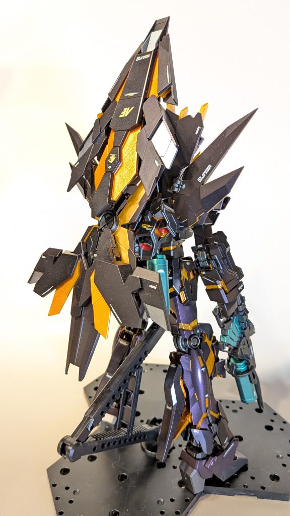 DEがですね、重いんですよ。腕に付けるとバランスが苦しく、背中装備が馴染みます。