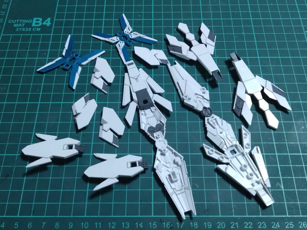 アームドアーマーDEも本体と同様に部分塗装。