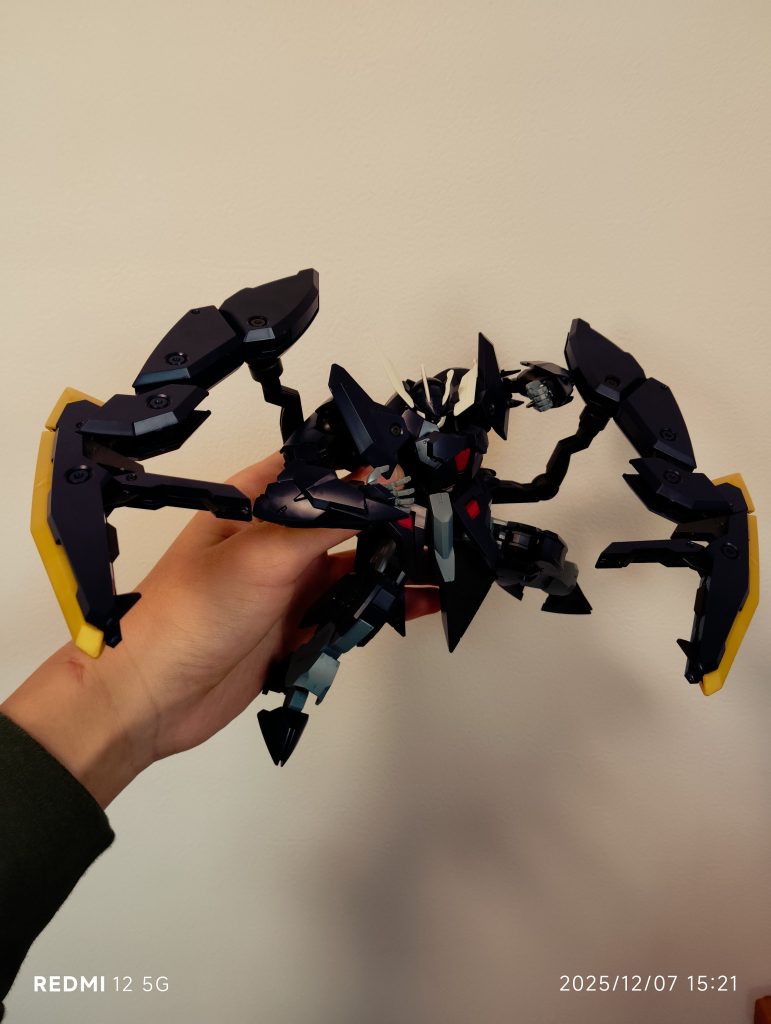 次にガンダムザガン。発売日に無事買うことが出来ました()在庫がたくさんあったので余計買いやすかった。ポーズは箱絵と同じやつにしました。