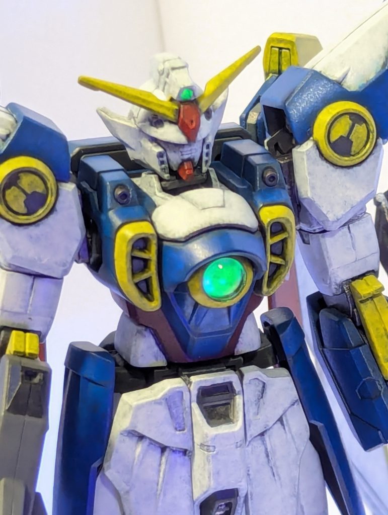 コックピットとセンサーかな？はブラックライトで光るようにしました。あ、アガるー！色んなものを光らせてしまいそうです🤣