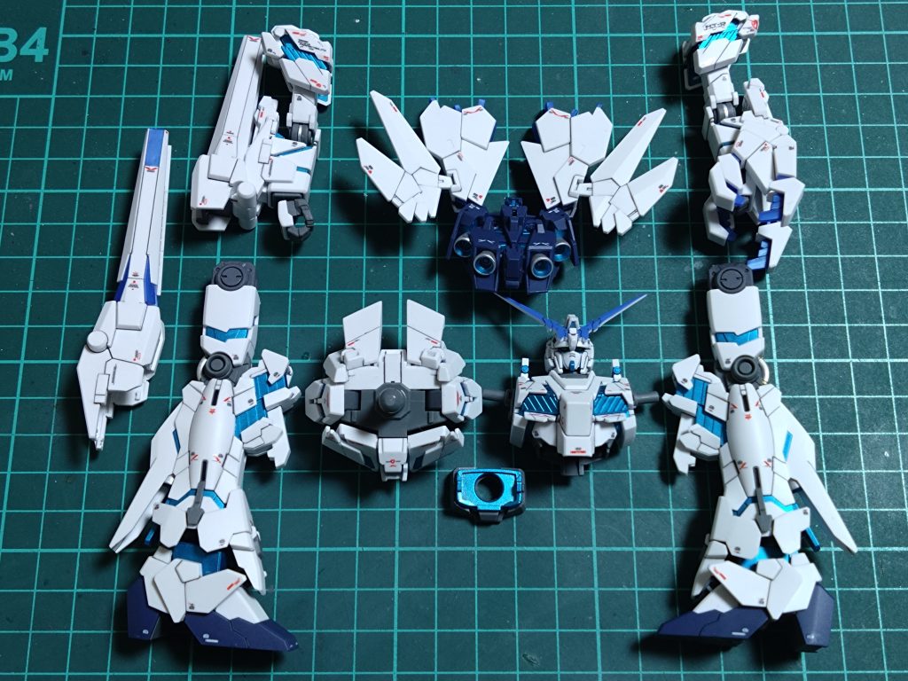 一度解体し水転写式デカールを貼りました。