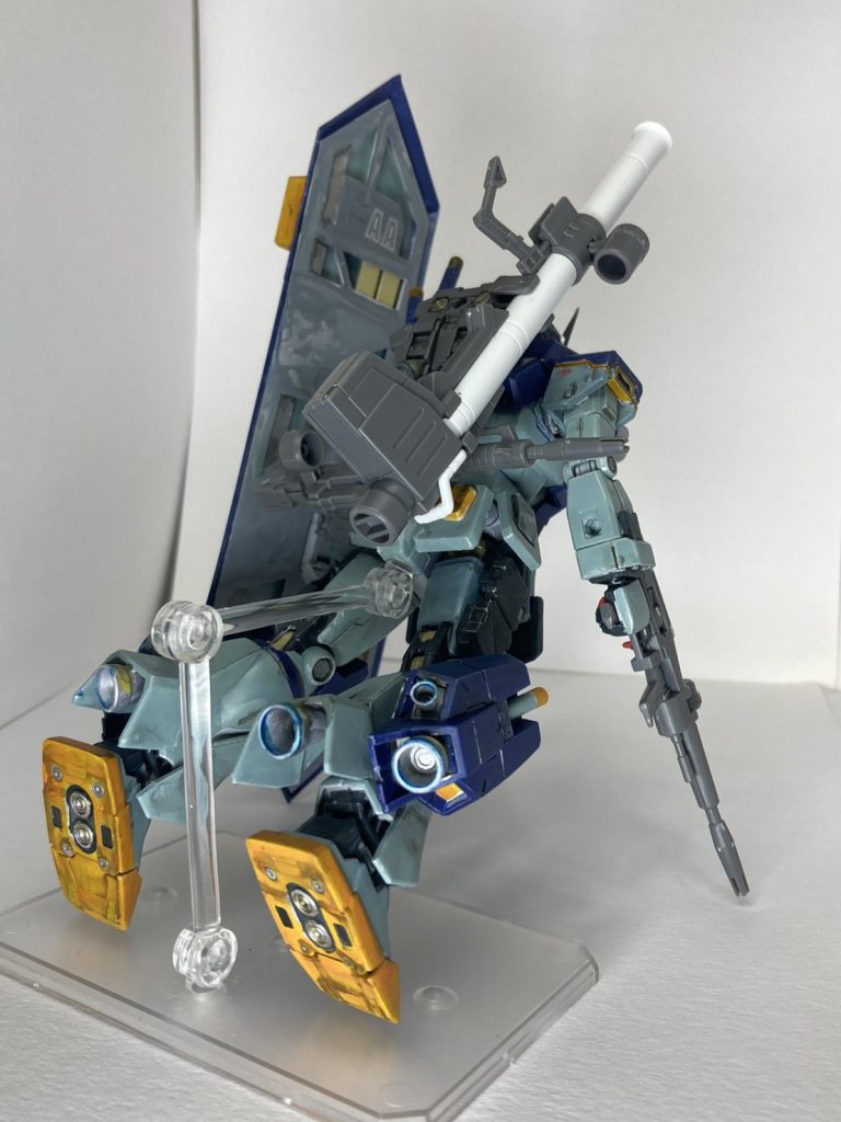 一部増加装甲、増加推進器を装備し戦況に合わせてパージも可能です。以下武装ウォールシールド頭部バルカン×2ビームライフル×2バズーカビームサーベル×4スモークディスチャージャー×2