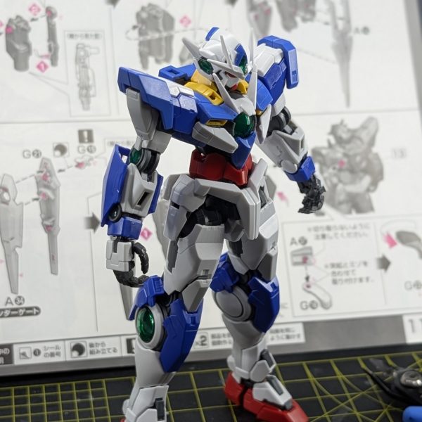 素組みRGダブルオークアンタ完成です😊プロポーション最高、色分け完璧、可動良好✨️この後のミキシングも機体が高まる神キットでした✨（2枚目）