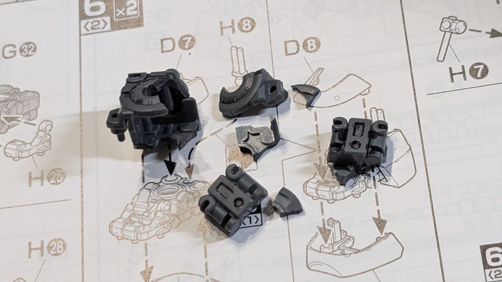 墨入れしてバラバラになったABSパーツ