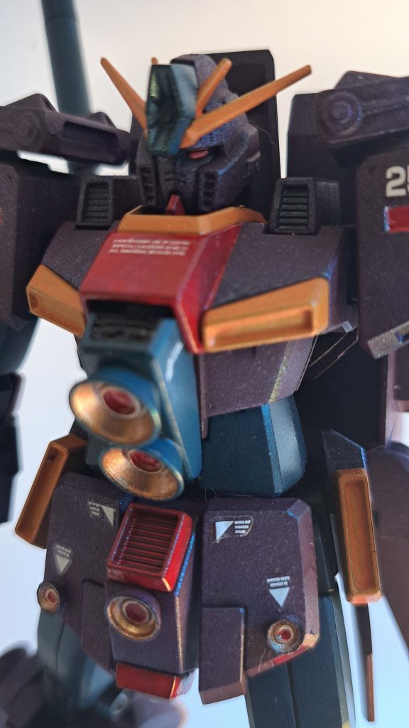 あと、アクリジョンだけでは塗膜が弱いはずなのに、ラメ塗料と混ぜたおかげか、塗膜が非常に強かったです。最後まで見て頂きありがとうございました。