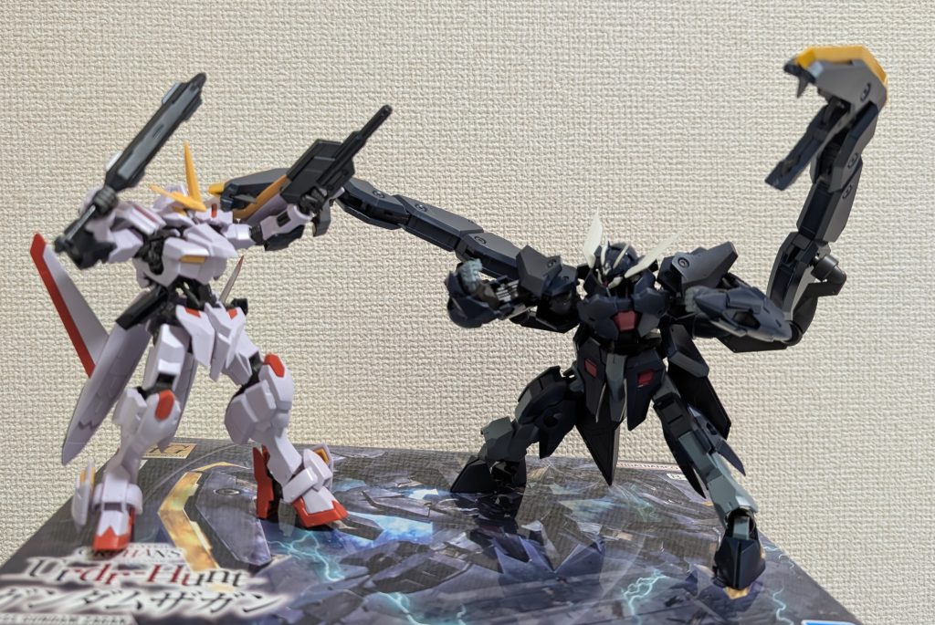 各々の武器と武装をぶつけて一進一退の戦いです。