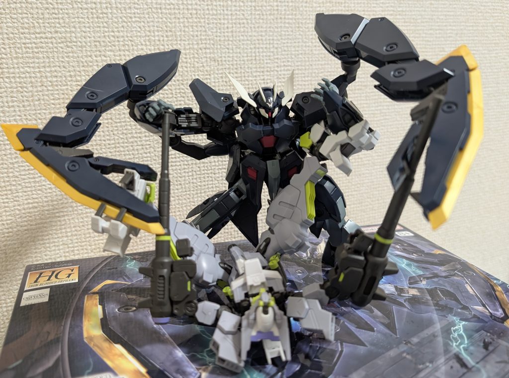 お互いの「ハサミ」をぶつけ合う2機。勝敗の行方は以下にww