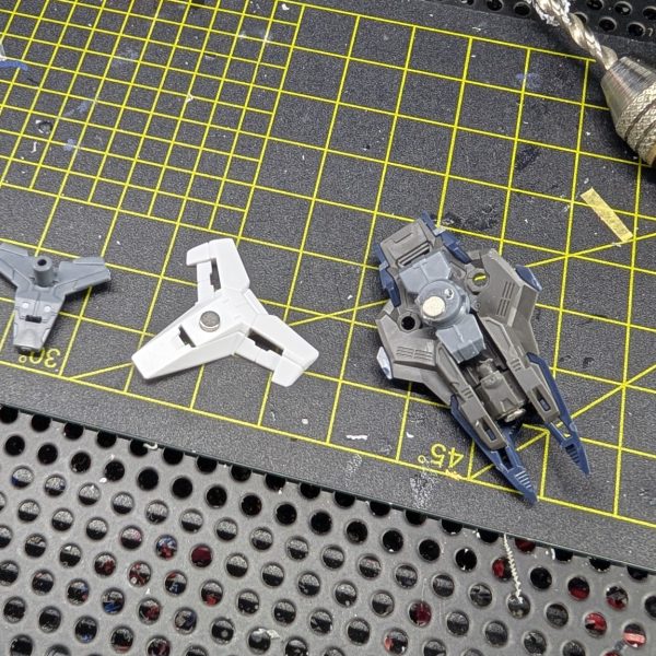 RGエピオンのシールド兼ヒートロッドも接着出来るようにしました✨️使用しないときは、後頭部と腰部背面に着脱出来ます!まとめは動画にしました✨️（4枚目）