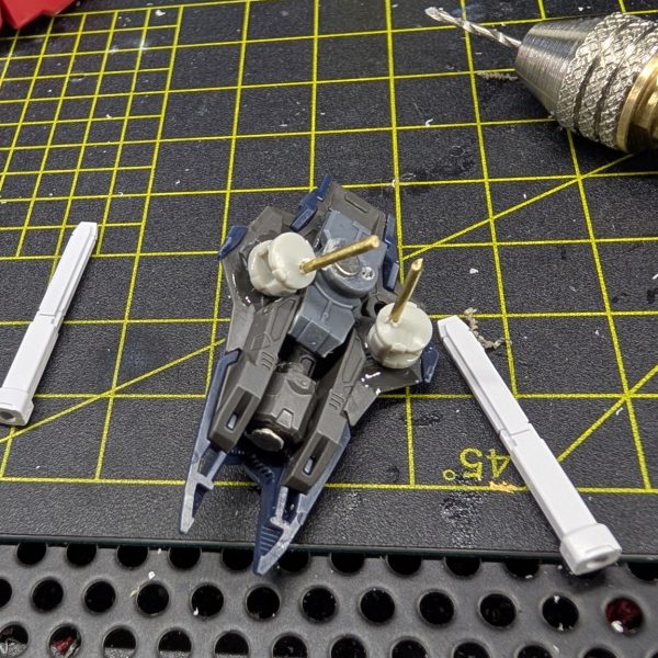 RGエピオンのシールド兼ヒートロッドも接着出来るようにしました✨️使用しないときは、後頭部と腰部背面に着脱出来ます!まとめは動画にしました✨️（5枚目）