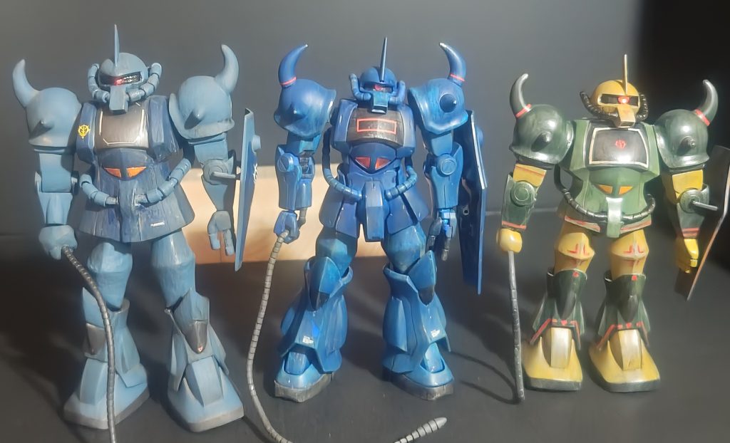 こちらも過去作、左はベスコレ改造グフ、真ん中はHGリバイブグフ水性筆塗りです。先程語った通り、グフには思い入れが強いです。というかザクを作るようになったのはここ数年ぐらいという。