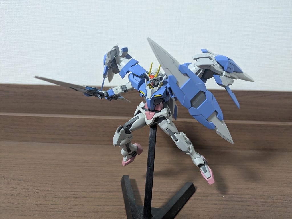 塗装は水性ホビーカラーで、ライトニングバスターホワイト、エグザベギャンブルー、ジャスティスピンク等で塗ってます