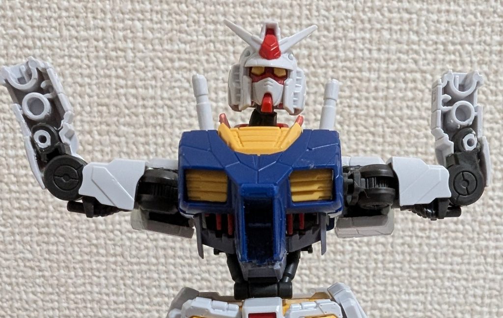 なお肘関節は、この様に「第1形態」のを初代の腕に移植してます。