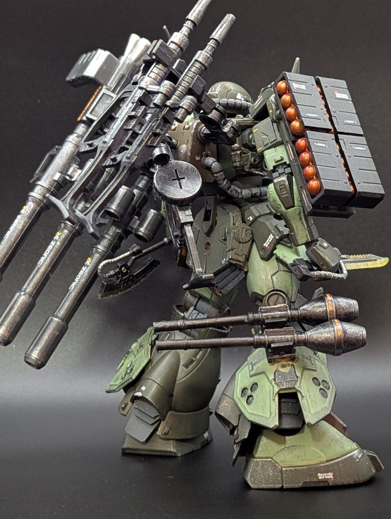 背中の武器類は角度調整可能！