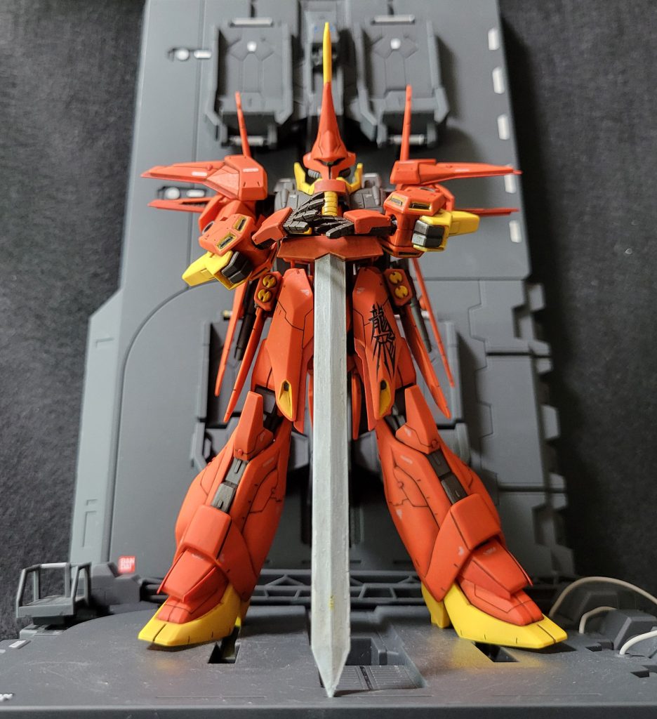 劇中にはこんな剣を持つシーン有りませんが、似合うかなと思ってやってみました。結構満足してます。